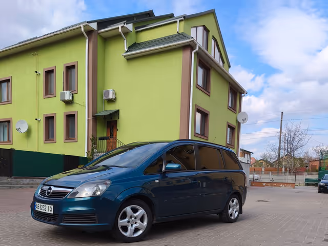 Opel Zafira - фото 1