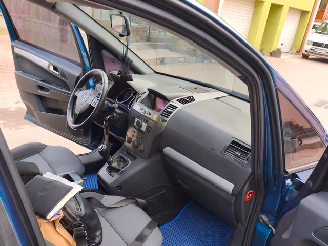 Opel Zafira - фото 5
