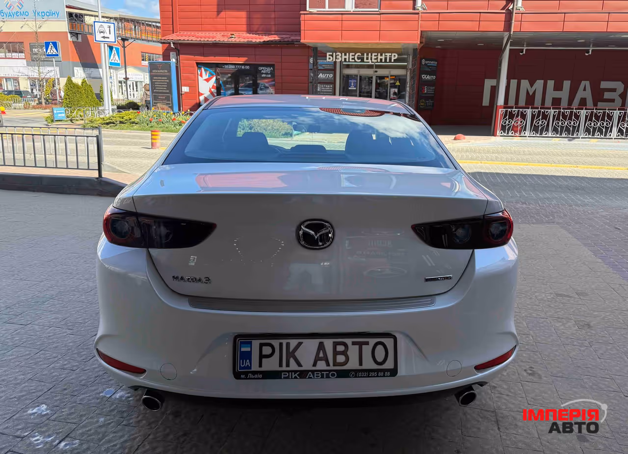 Mazda 3 - фото 8
