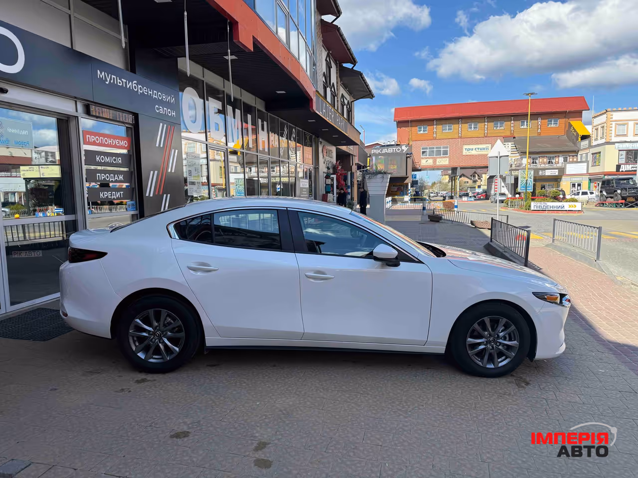 Mazda 3 - фото 6