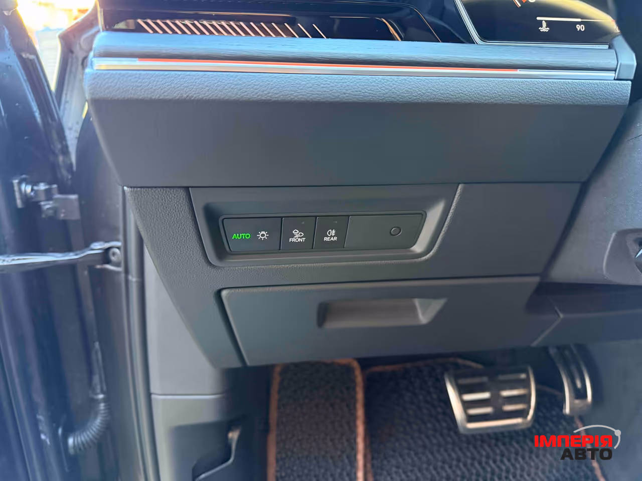 Volkswagen Touareg - фото 25