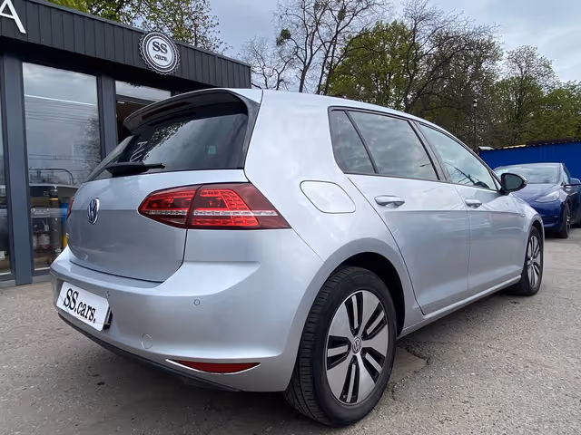 Volkswagen Golf - фото 4