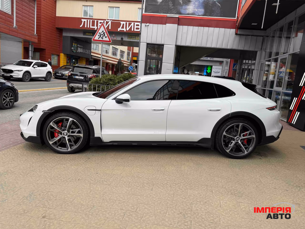 Porsche Taycan - фото 12