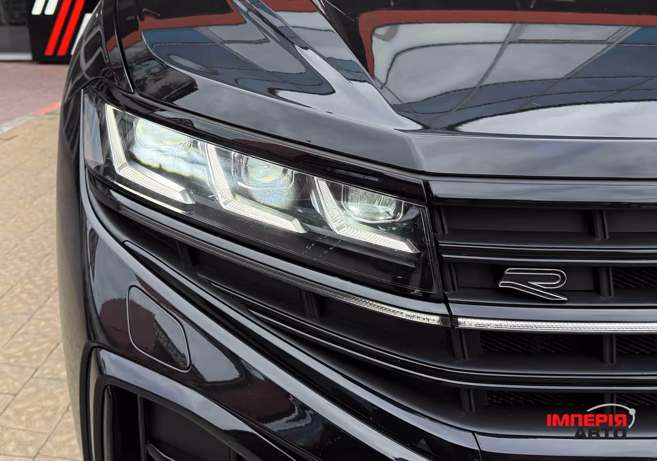 Volkswagen Touareg - фото 5