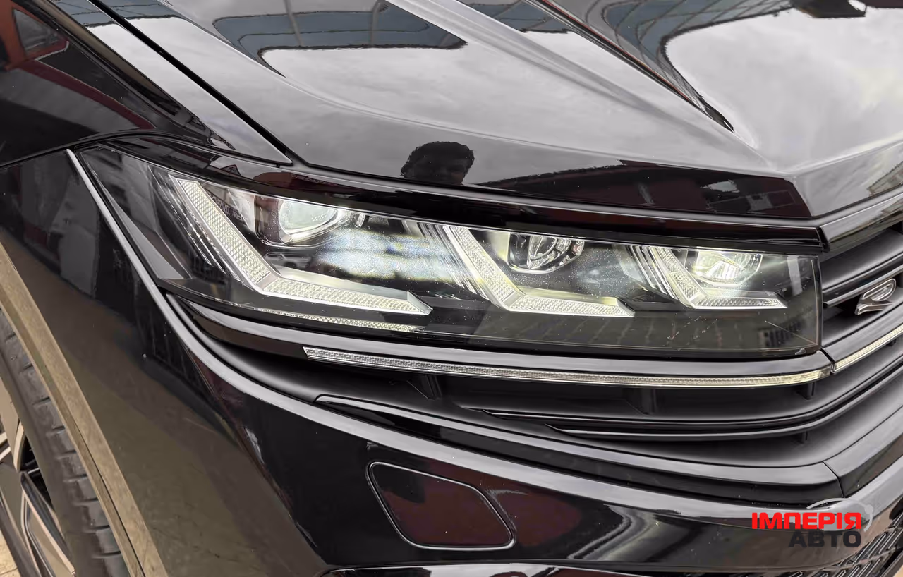 Volkswagen Touareg - фото 4