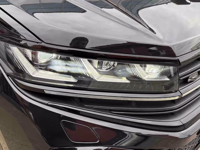 Volkswagen Touareg - фото 4