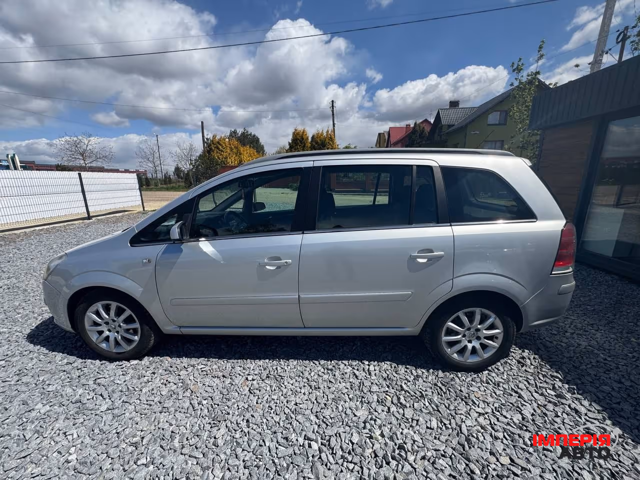 Opel Zafira - фото 11
