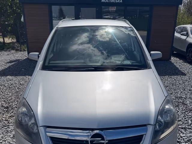 Opel Zafira - фото 1