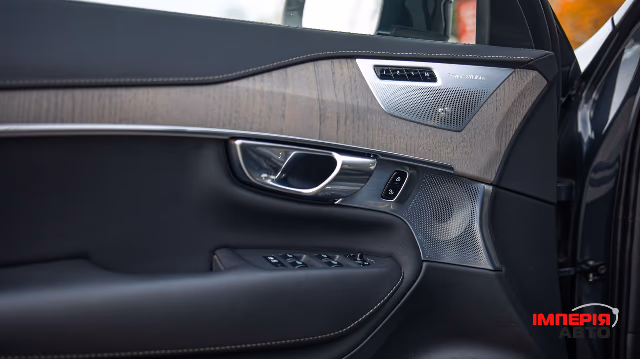 Volvo XC90 - фото 40