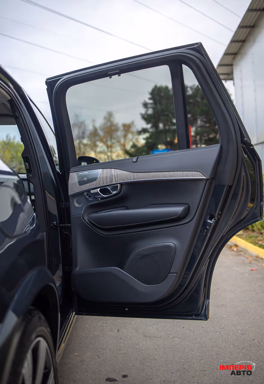 Volvo XC90 - фото 37