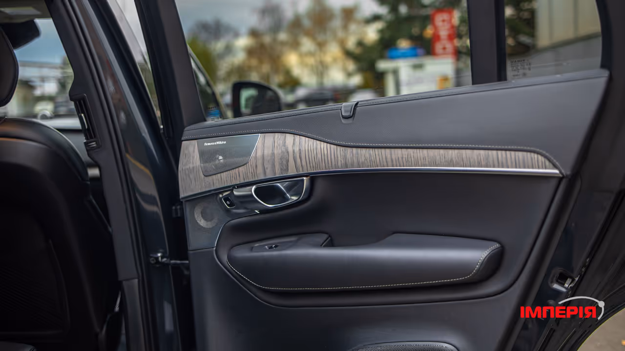 Volvo XC90 - фото 18
