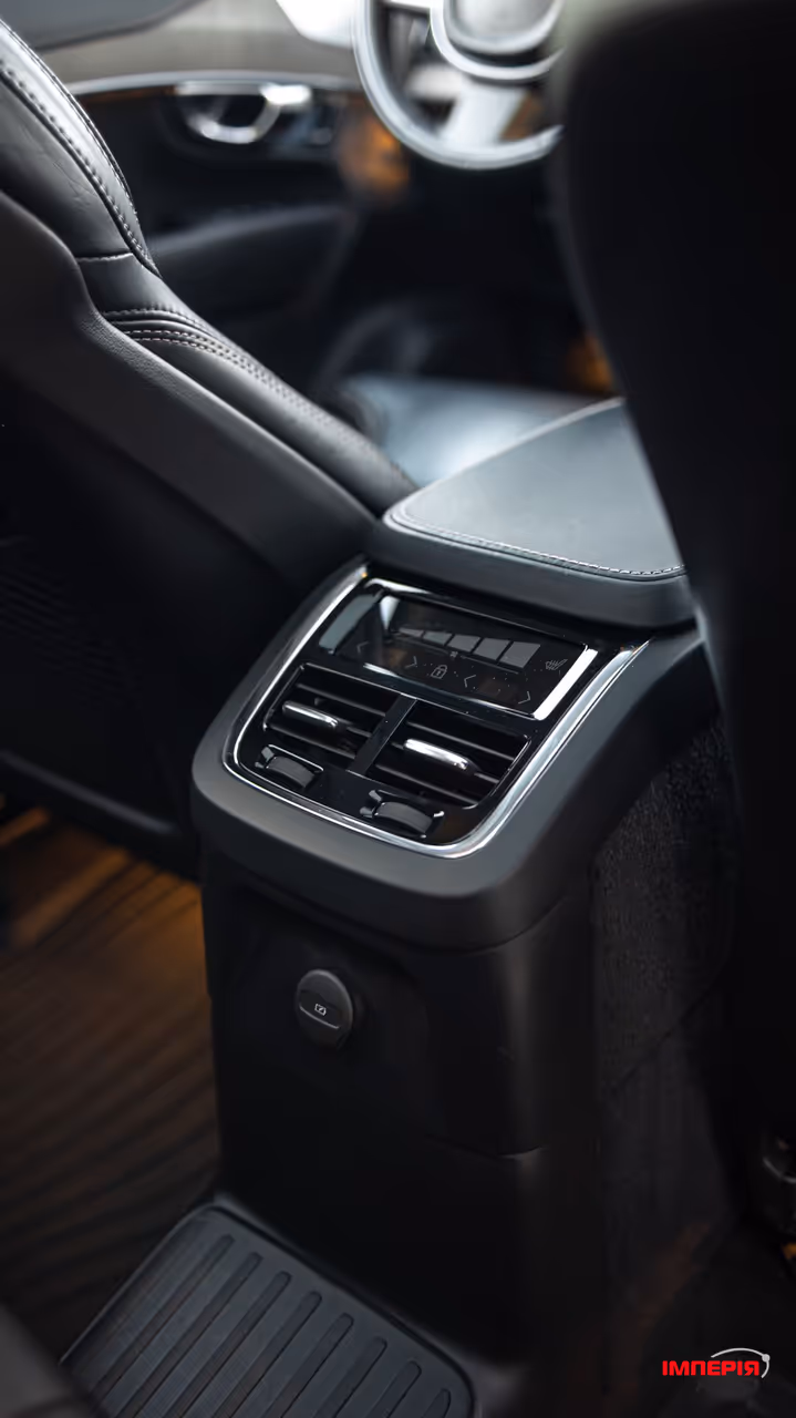 Volvo XC90 - фото 23