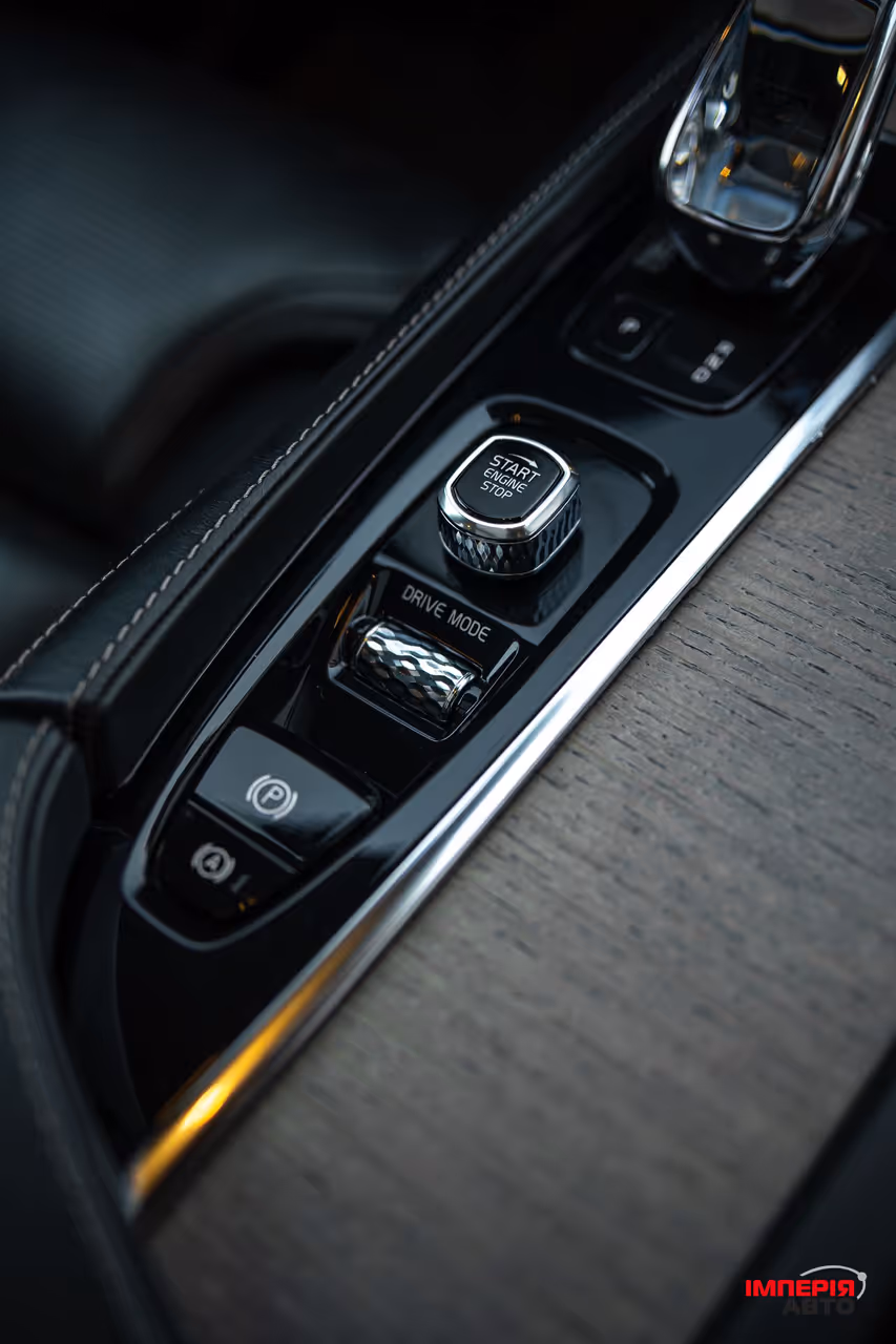 Volvo XC90 - фото 25