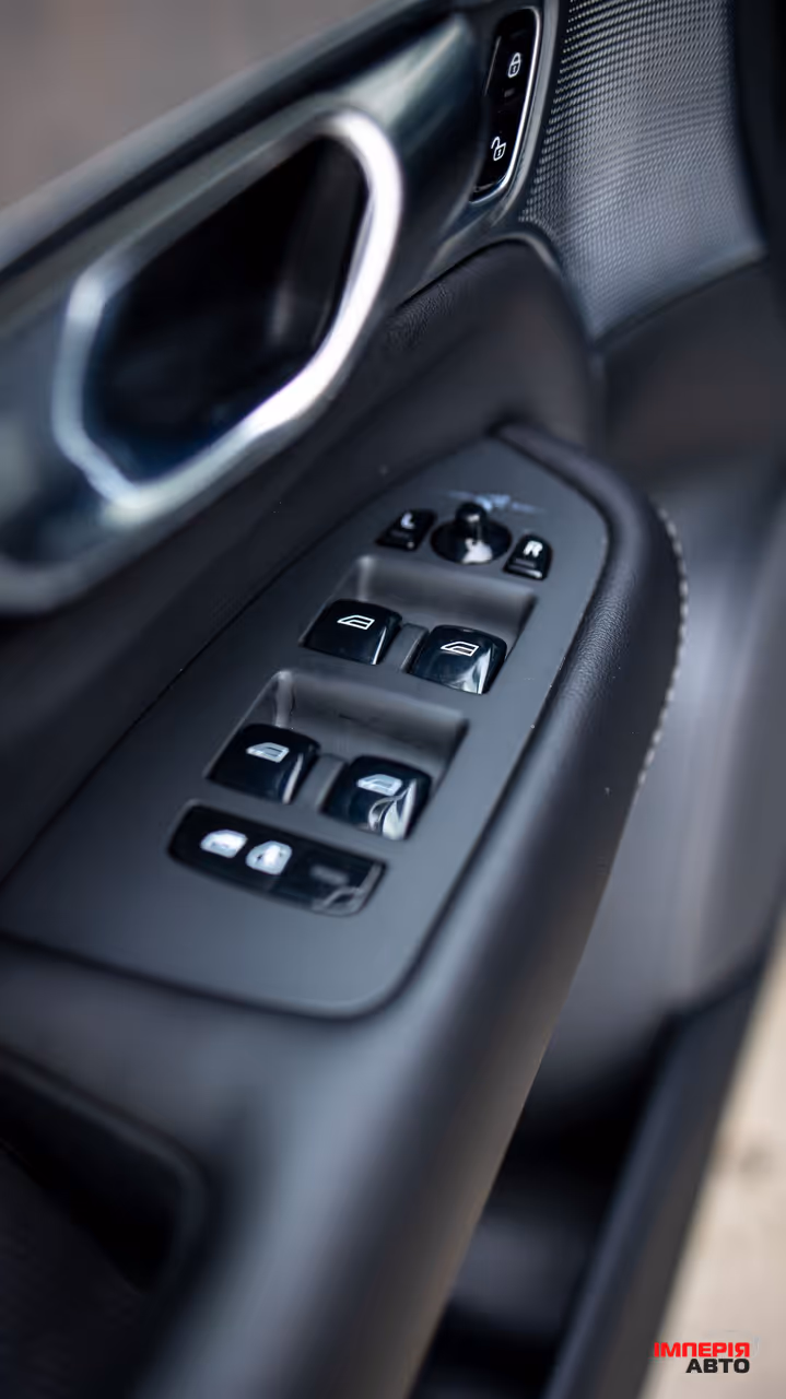 Volvo XC90 - фото 28