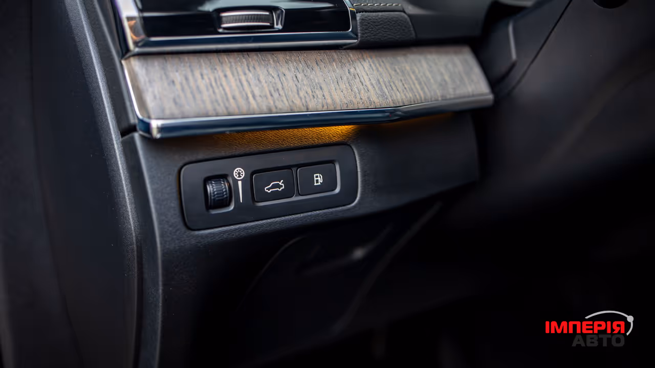 Volvo XC90 - фото 8