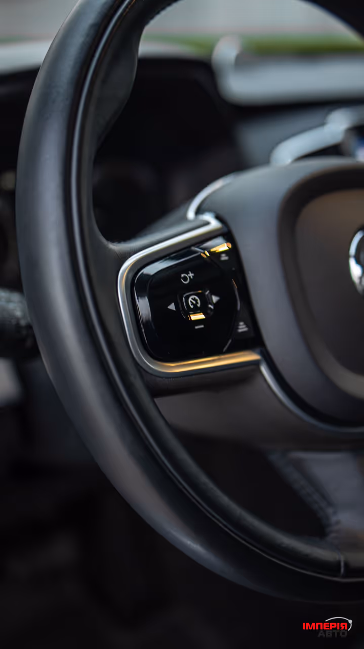 Volvo XC90 - фото 11
