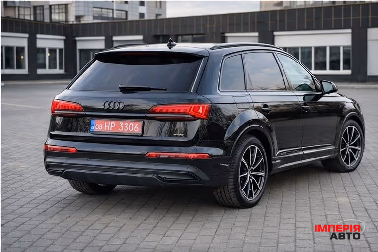 Audi Q7 - фото 7