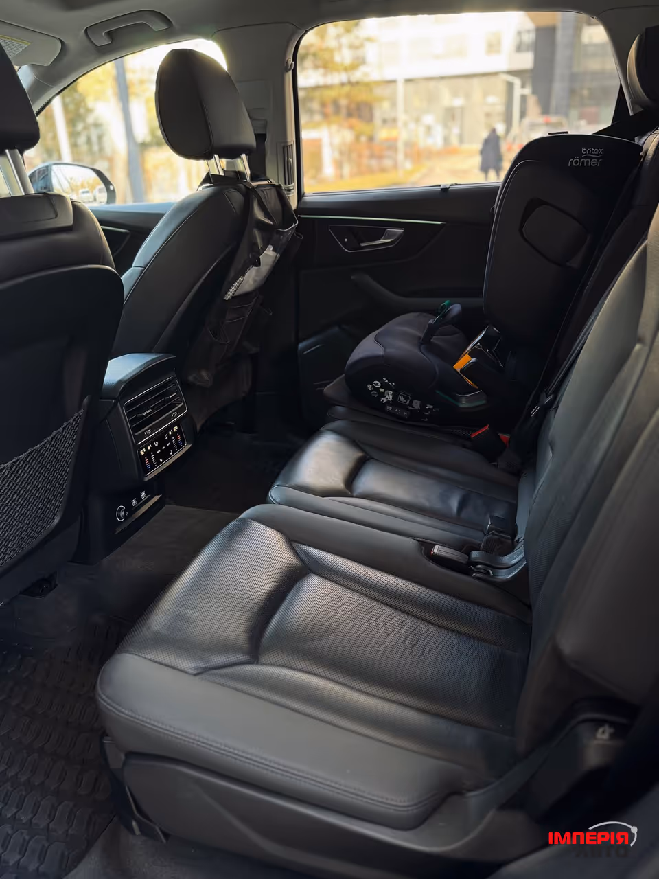 Audi Q7 - фото 12