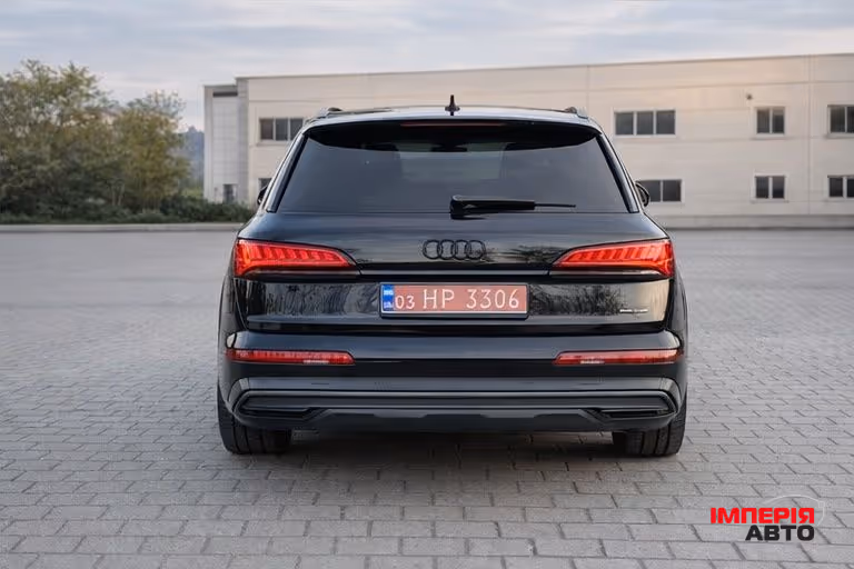 Audi Q7 - фото 6