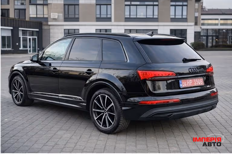 Audi Q7 - фото 8