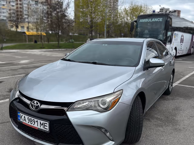 Toyota Camry - фото 3
