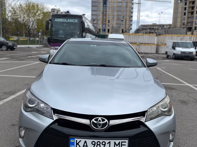 Toyota Camry - фото 2