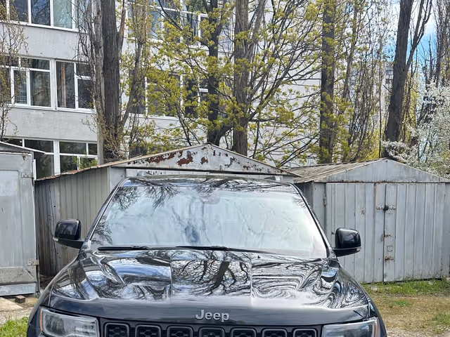 Jeep Grand Cherokee - фото 1