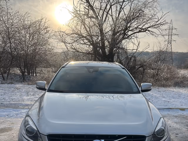 Volvo XC60 - фото 2