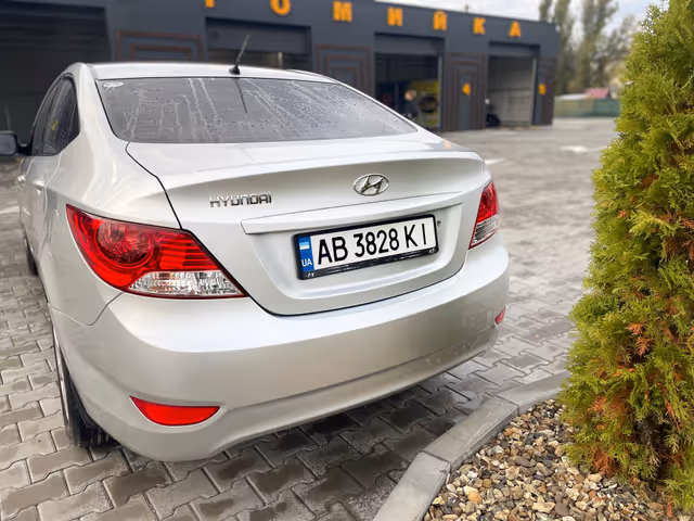 Hyundai Accent - фото 5