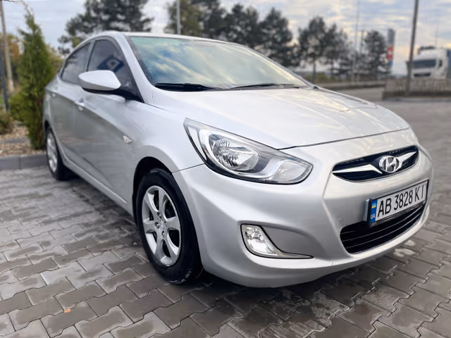 Hyundai Accent - фото 1