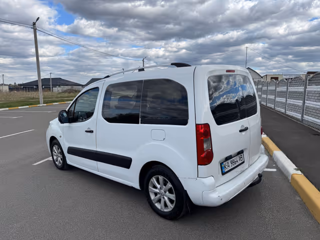 Peugeot Partner - фото 4