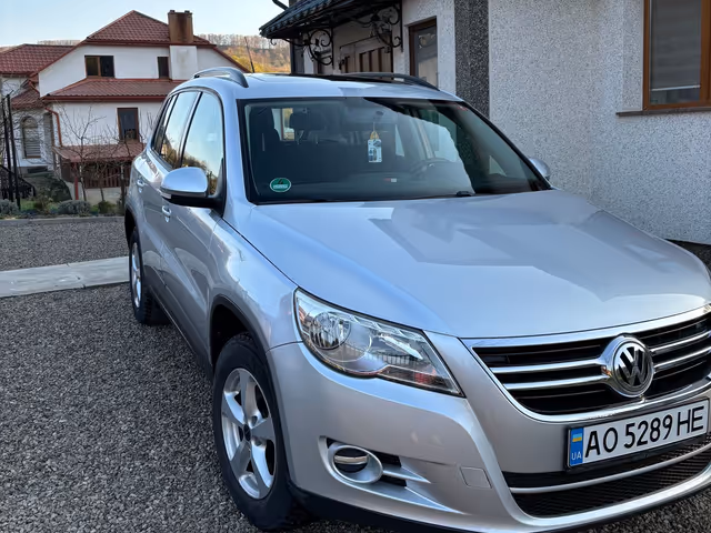 Volkswagen Tiguan - фото 1