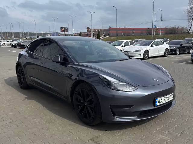 Tesla Model 3 - фото 1