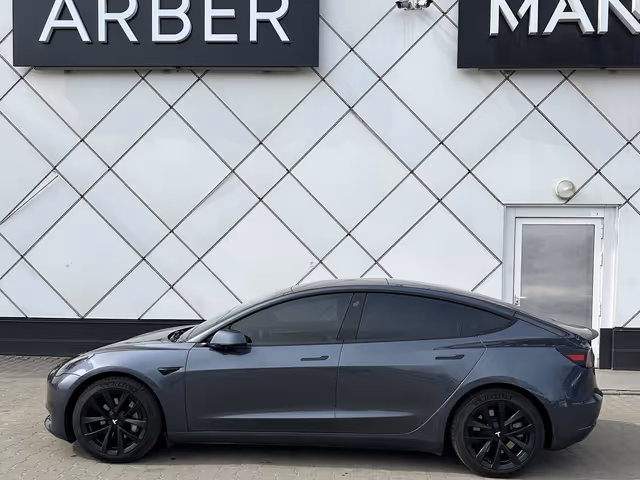 Tesla Model 3 - фото 5