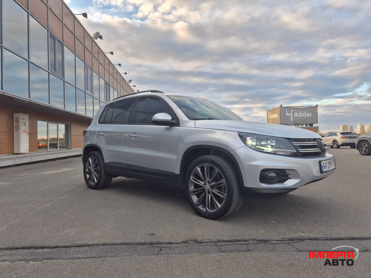 Volkswagen Tiguan - фото 2