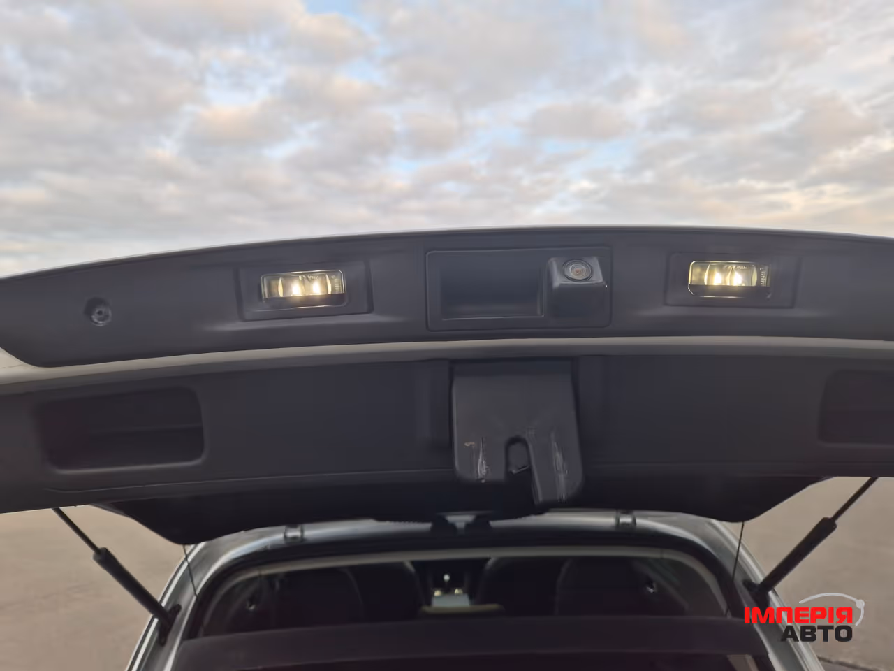 Volkswagen Tiguan - фото 9