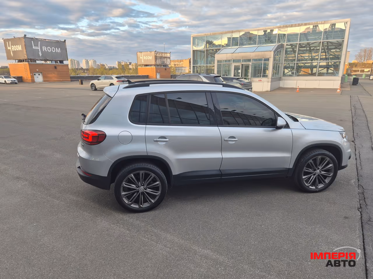 Volkswagen Tiguan - фото 4