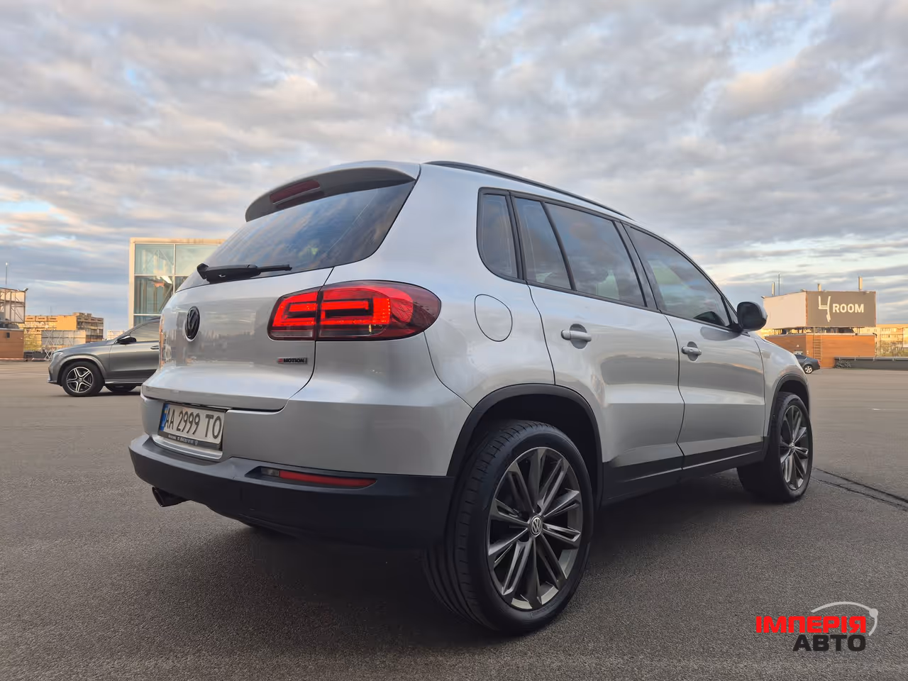 Volkswagen Tiguan - фото 6