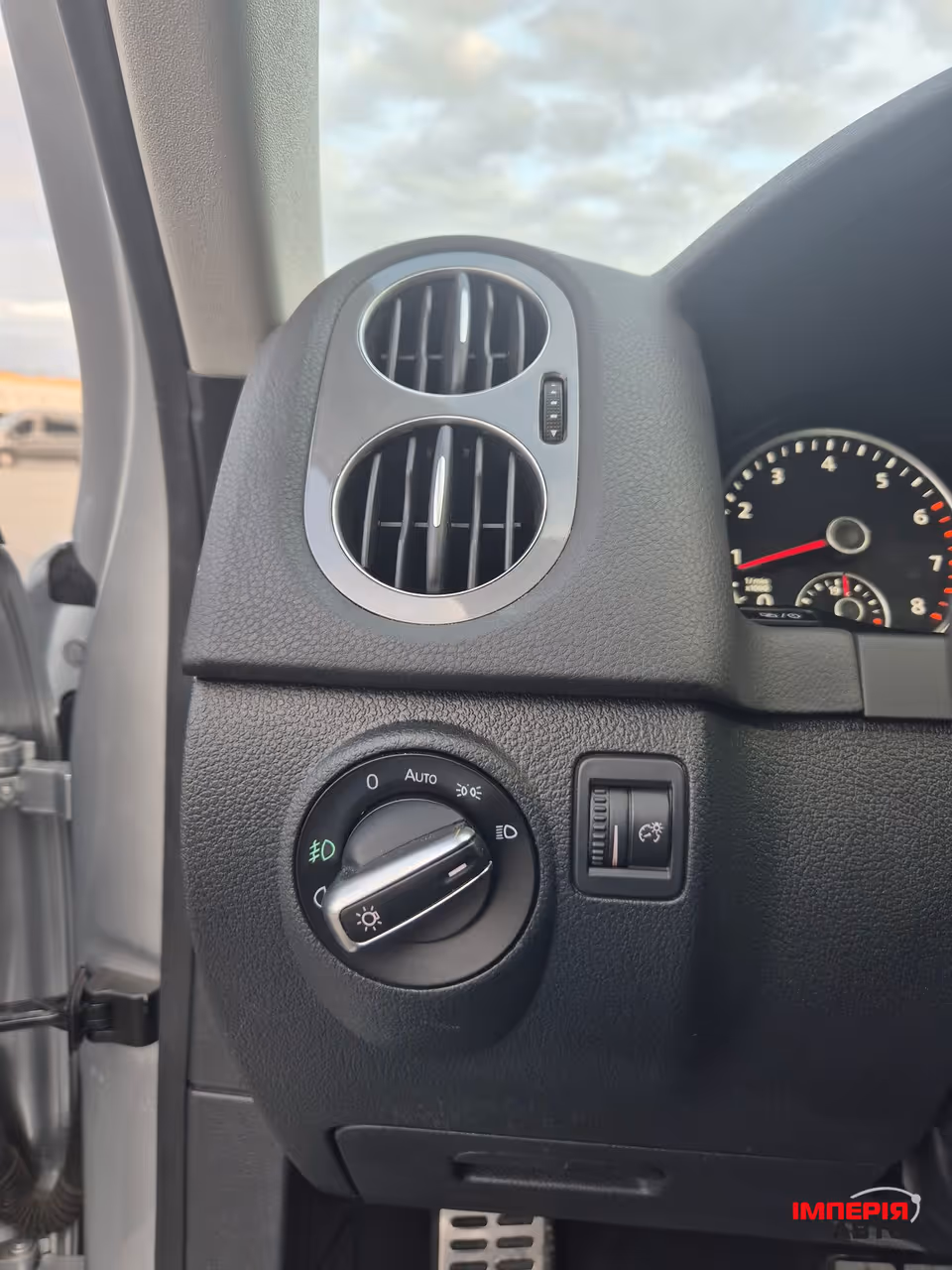 Volkswagen Tiguan - фото 16