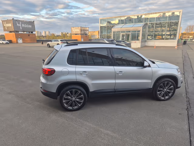 Volkswagen Tiguan - фото 4