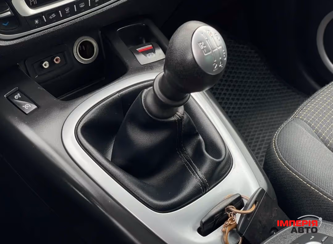 Renault Megane - фото 18