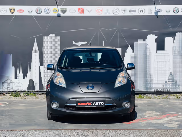 Nissan Leaf - фото 2