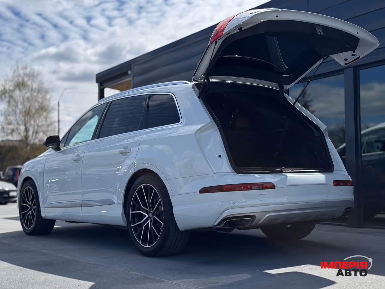 Audi Q7 - фото 26