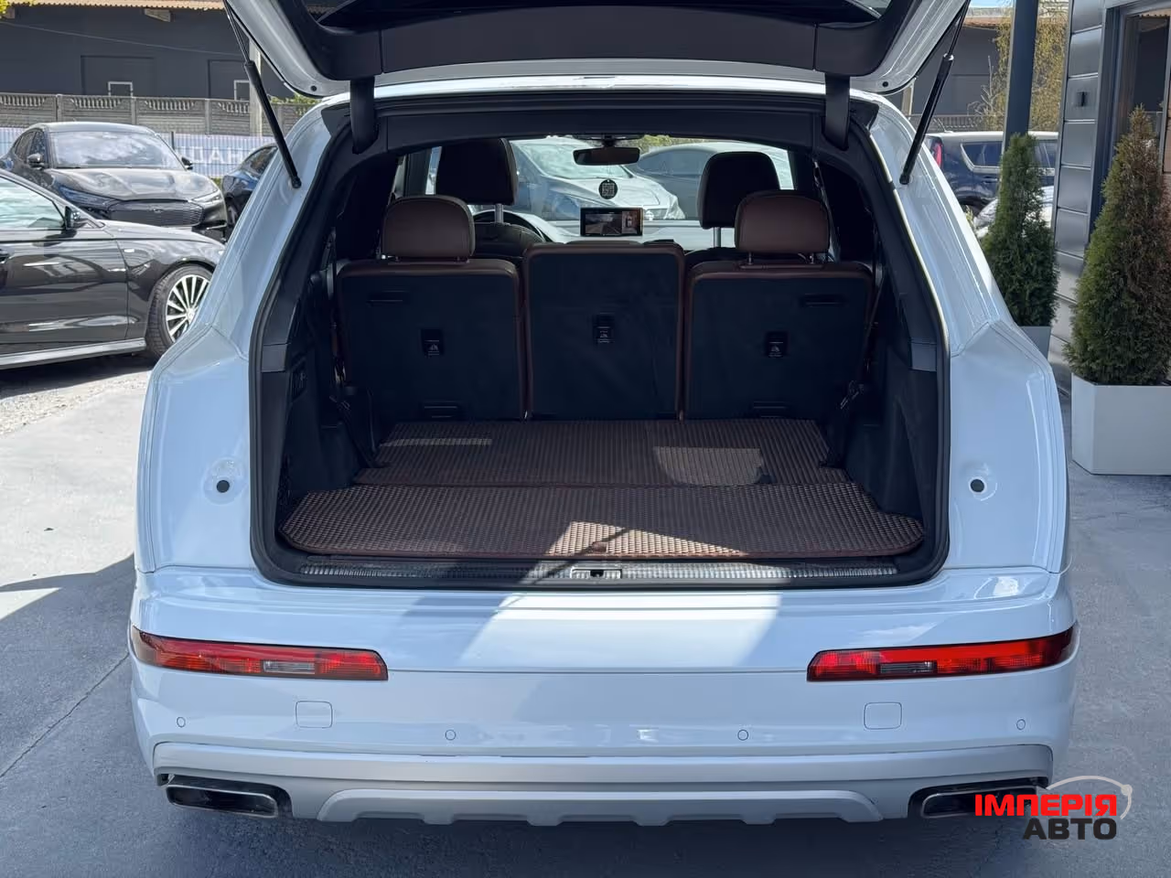 Audi Q7 - фото 24