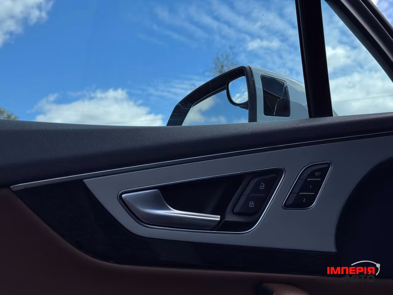 Audi Q7 - фото 34