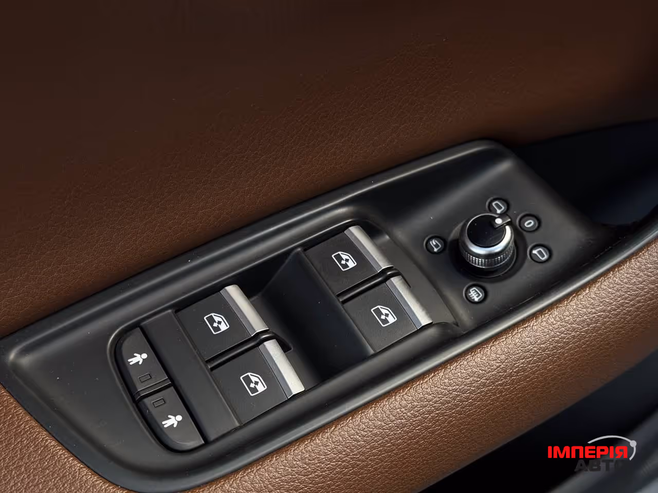 Audi Q7 - фото 37