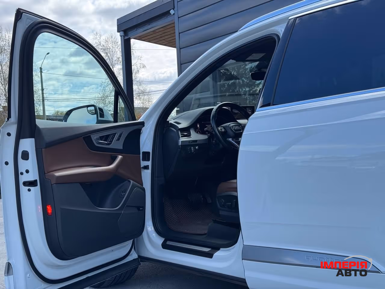Audi Q7 - фото 32