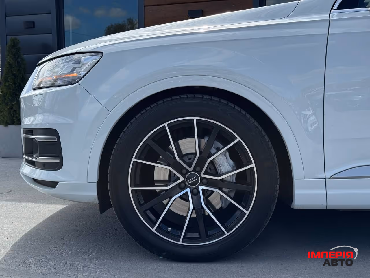 Audi Q7 - фото 10