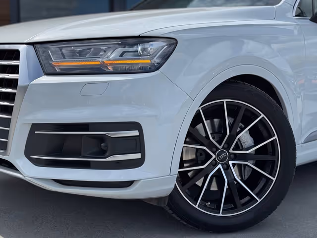 Audi Q7 - фото 2