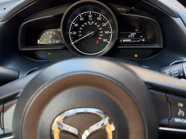 Mazda 3 - фото 2